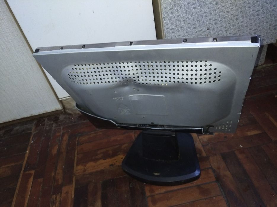 Монитор(матрица) 19 ", не включается