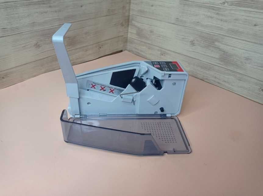 счётная ручная компактная машинка для пересчёта денег