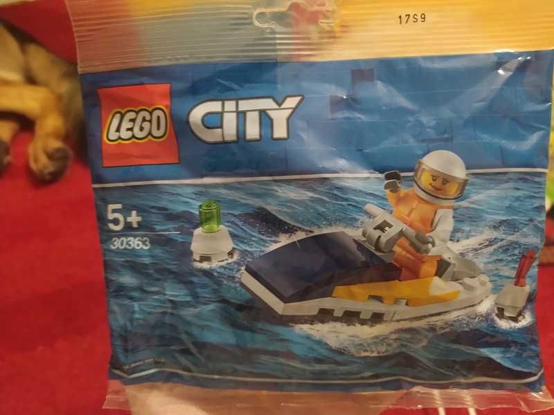 vários polybags da lego