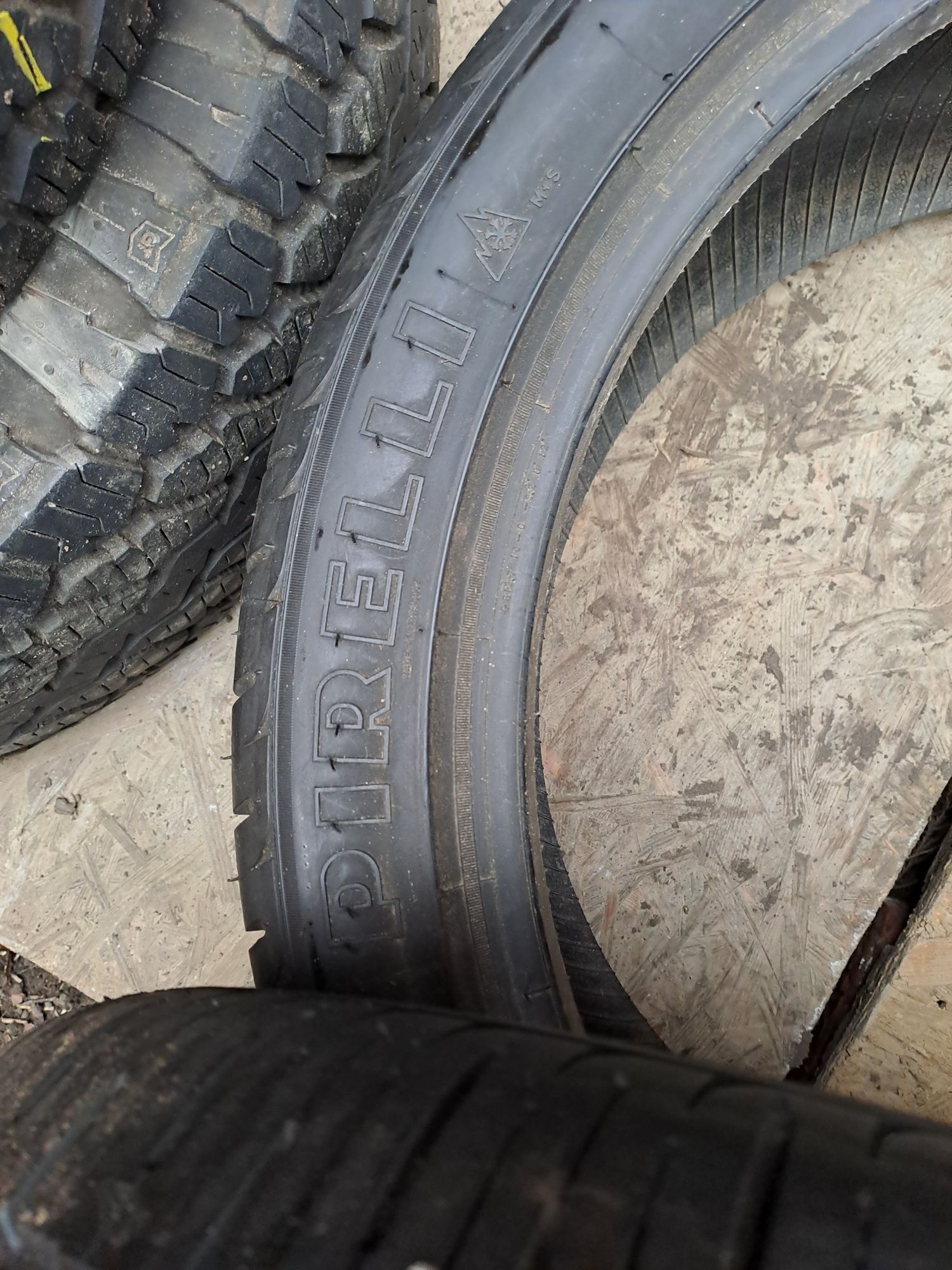 Opony letnie 235/45R20 Pireli