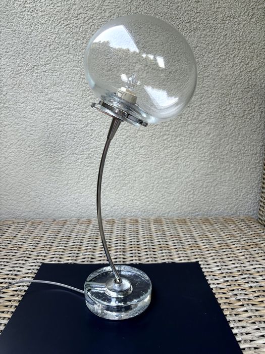 Nowoczesna lampa stołowa - unikatowy design