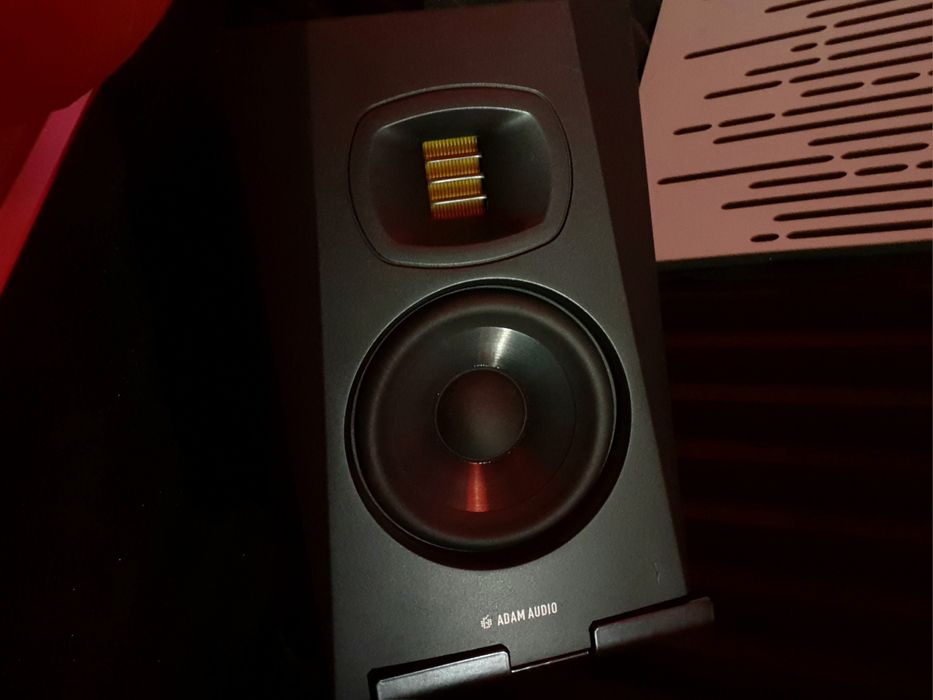 Adam audio t5v мониторы