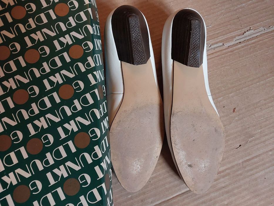 Туфлі білого кольору Golden Princess (вінтаж)