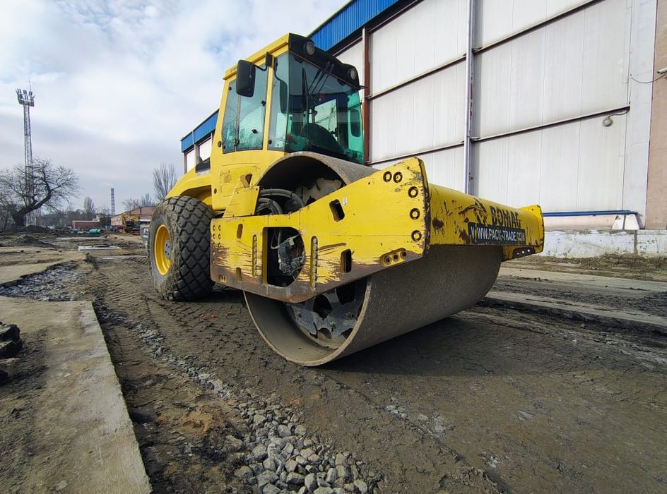 Продаж віброкатка BOMAG 213 робочий з бондажем