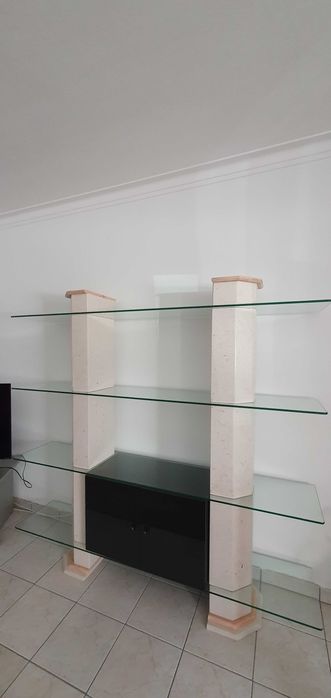 Estante em Mármore com Prateleiras de Vidro