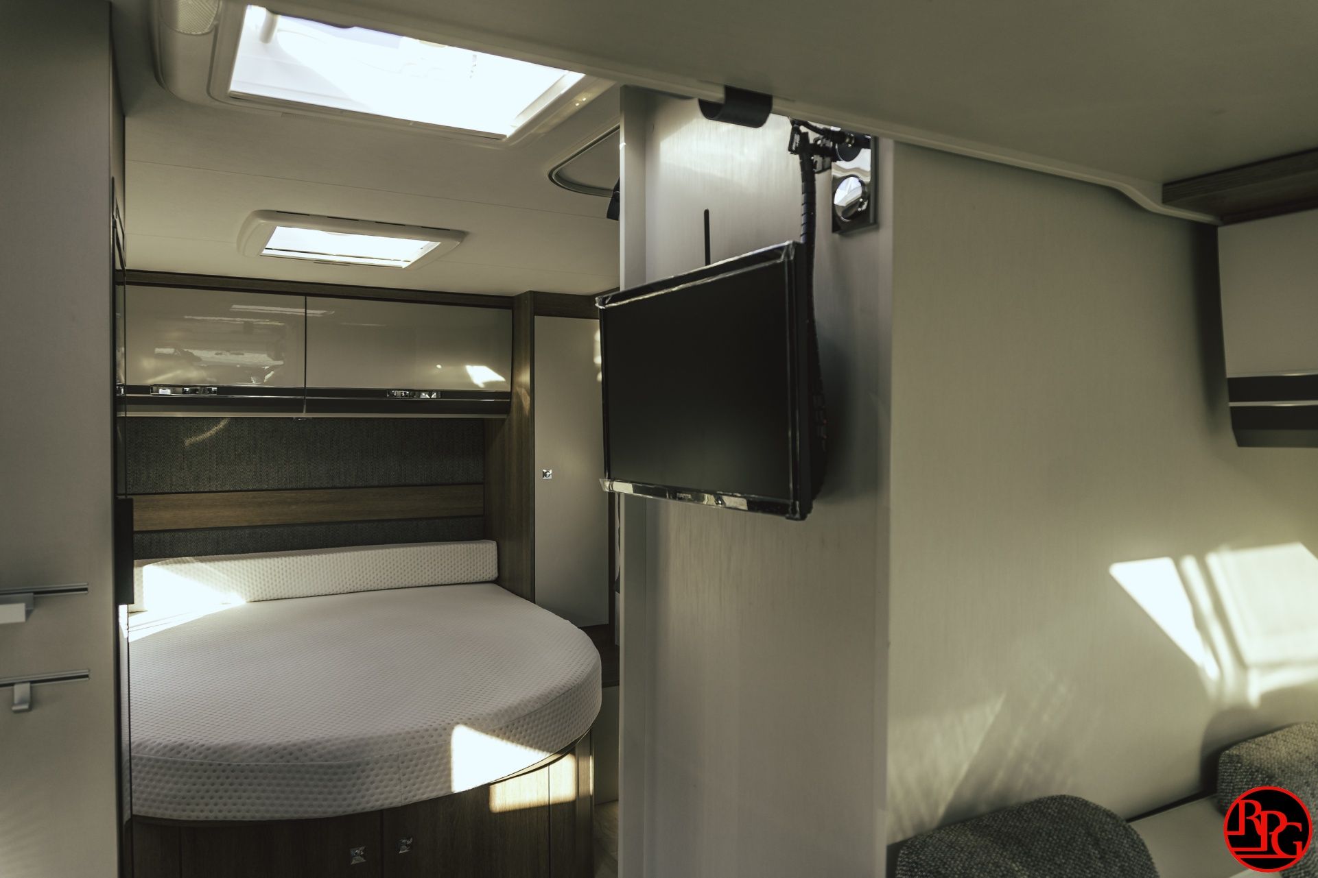Aluguer de Autocaravana  [2 a 4 Pessoas)