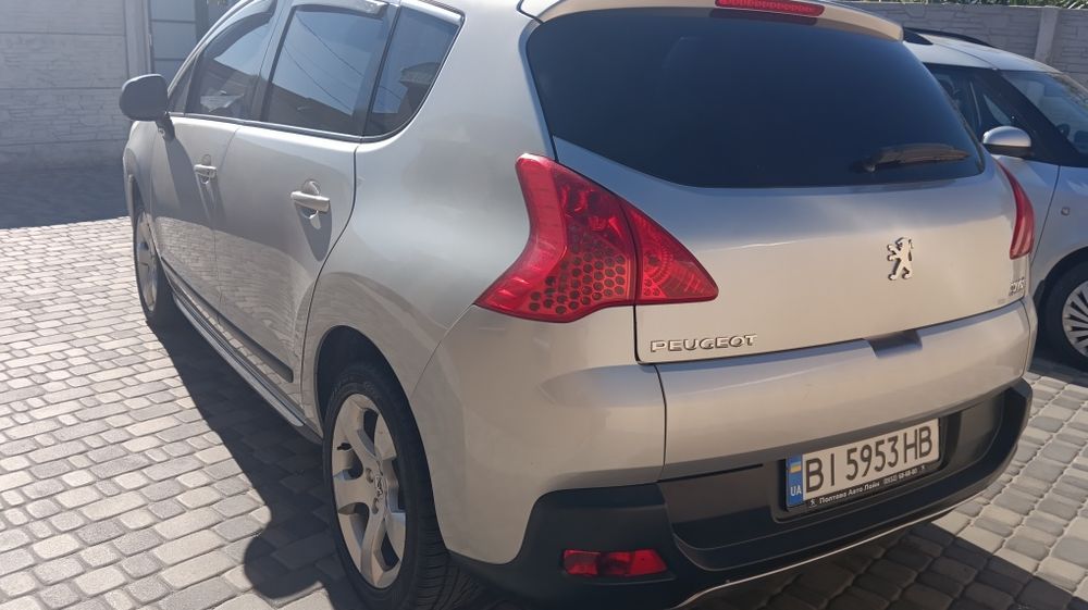 Продам автомобиль Пежо 3008.