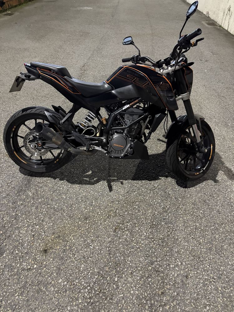 Ktm Duke 125.