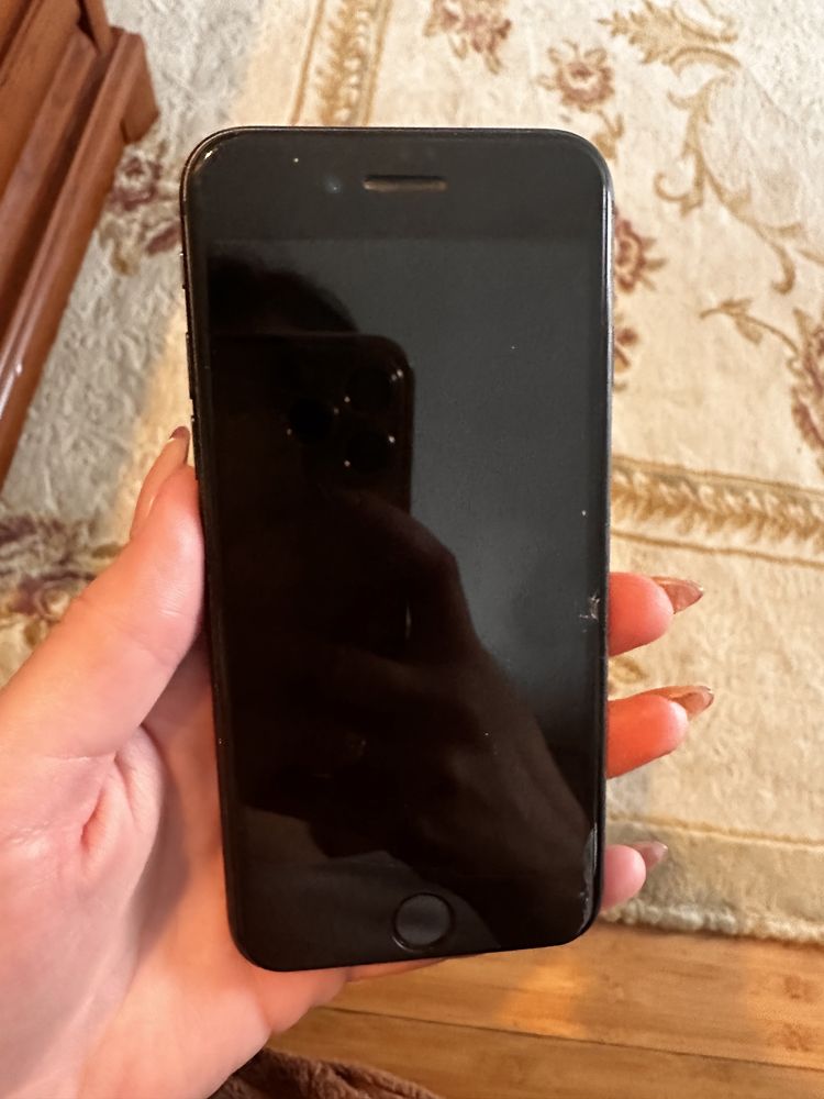 Телефон iPhone 8