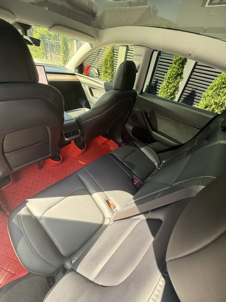 Оренда машин Tesla model Y