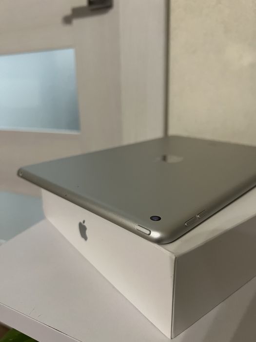 iPad 10.2 64 GB, WI-FI, 2021 року