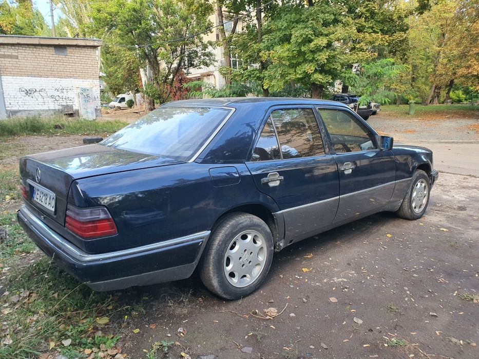 Мерседес E200. Mercedes-Benz 124