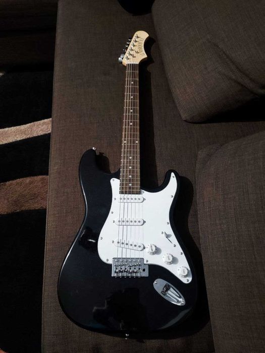 "Stratocaster" LE MARQUIS N.Y.