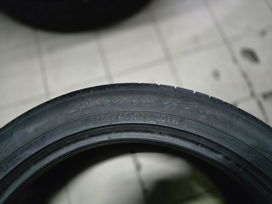 Pneus 255/45 R20