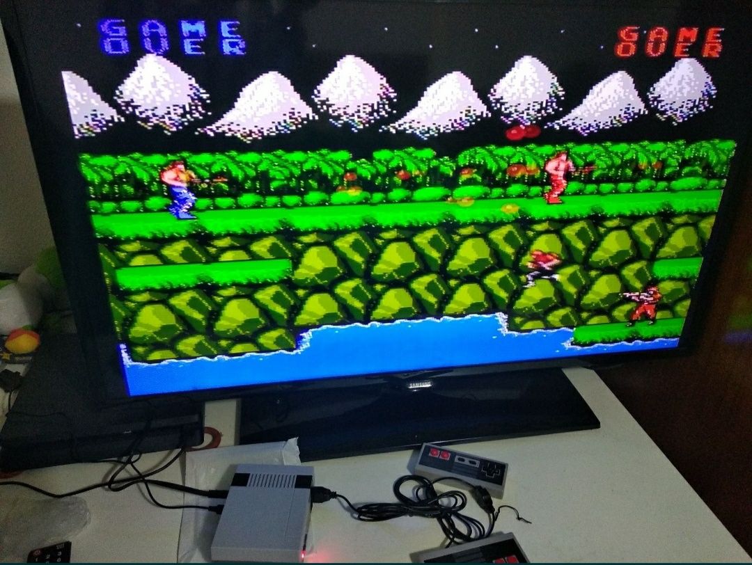 Mini consola com 500 jogos nova com 2 comandos