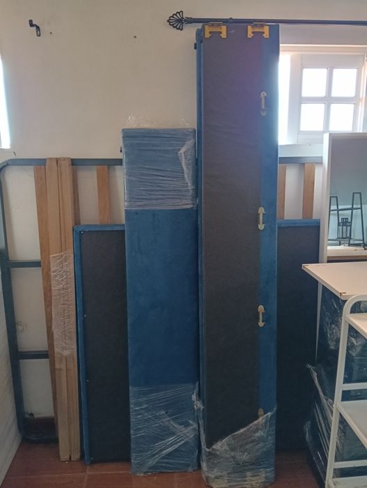 Cama de casal azul