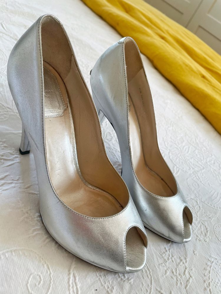 Sapatos de saltos altos Dior original em couro prateado tamanho 37