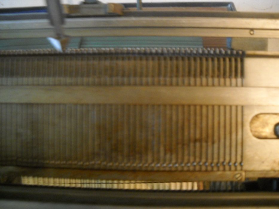 Sprzedam maszynę dziewiarską stojącą