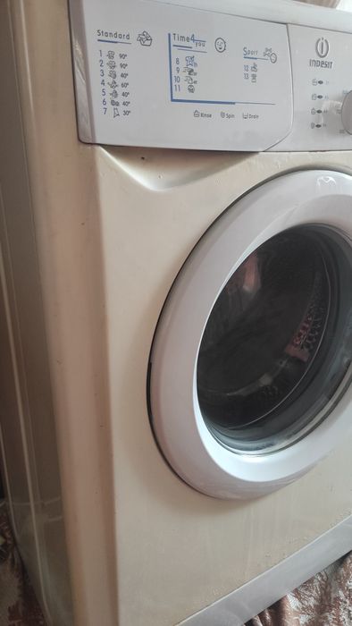 Пральна машина Indesit