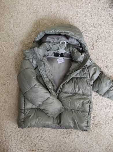 Стьобана куртка з капюшоном