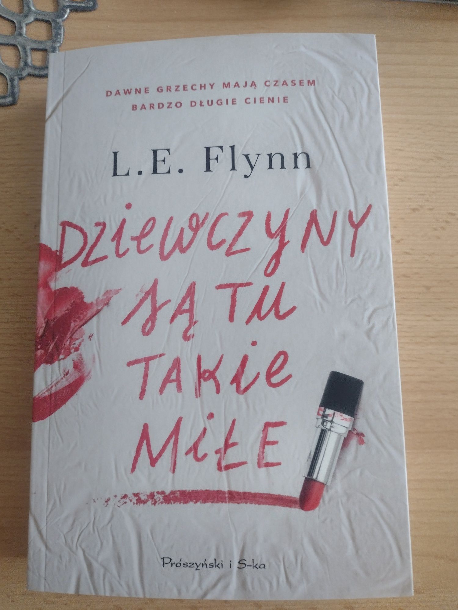 Dziewczyny są tu takie miłe L.E. Flynn thriller psychologiczny