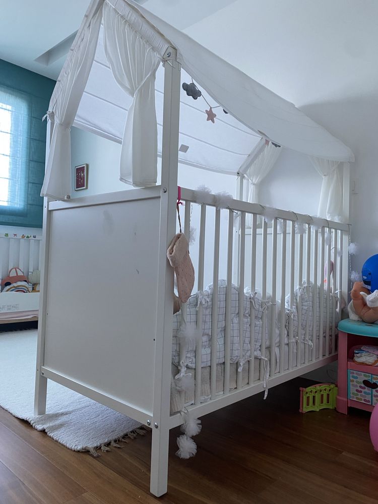 Berço/Cama de grades casinha da stokke