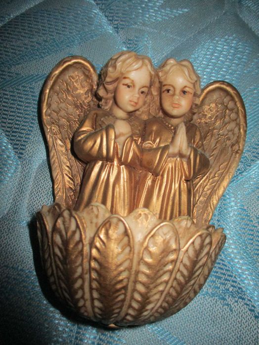 dois anjos em resina muito antigo
