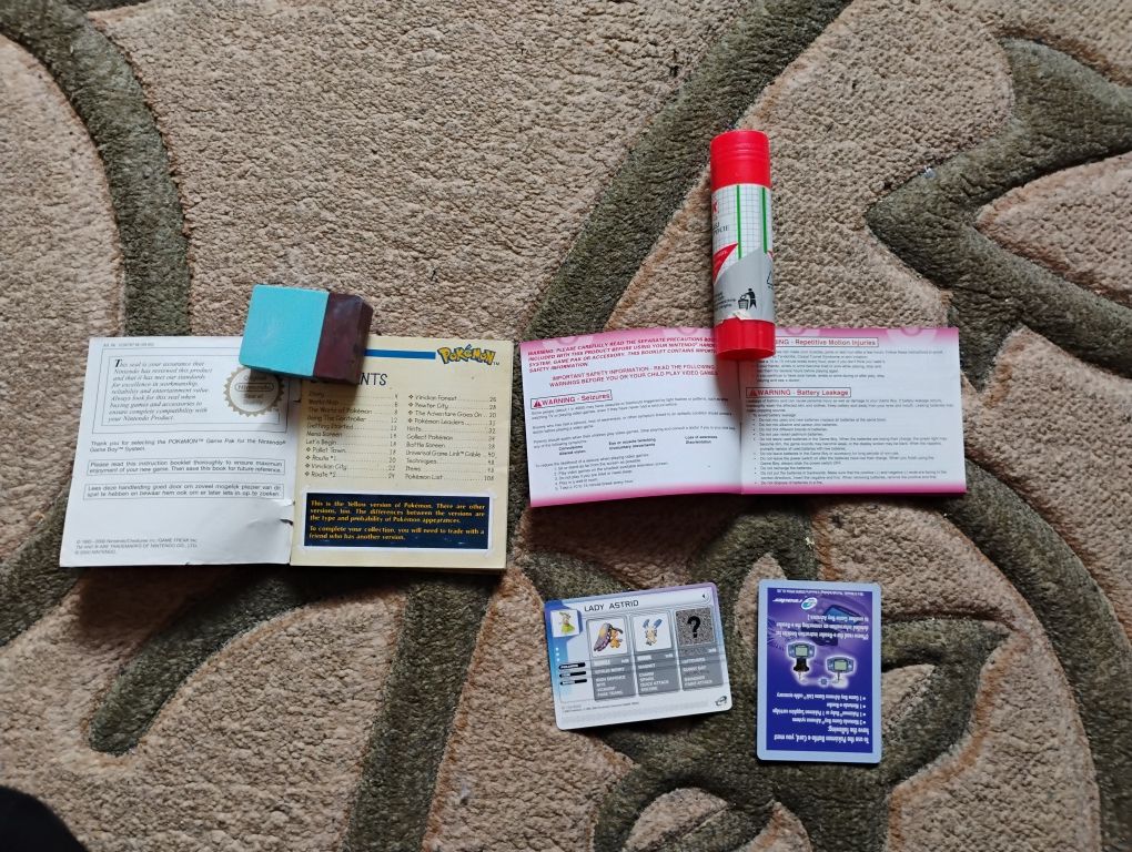 2x książeczki booklety pokemon yellow oraz ruby