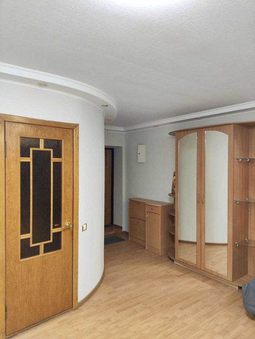 Затишна квартира подобово - погодинно, біля метро Ботанічний сад.