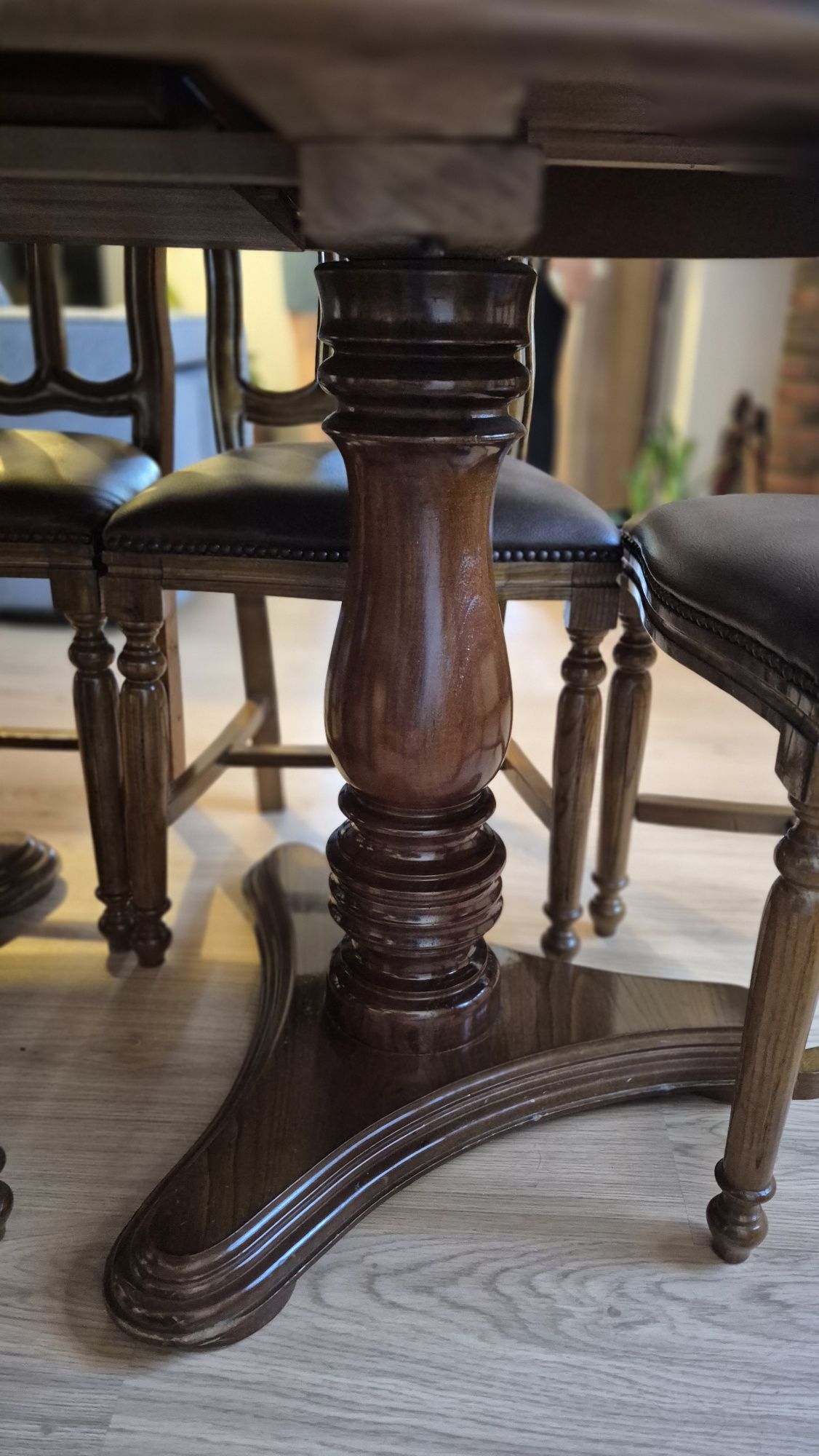 Conjunto de mesa de jantar e 6 cadeiras