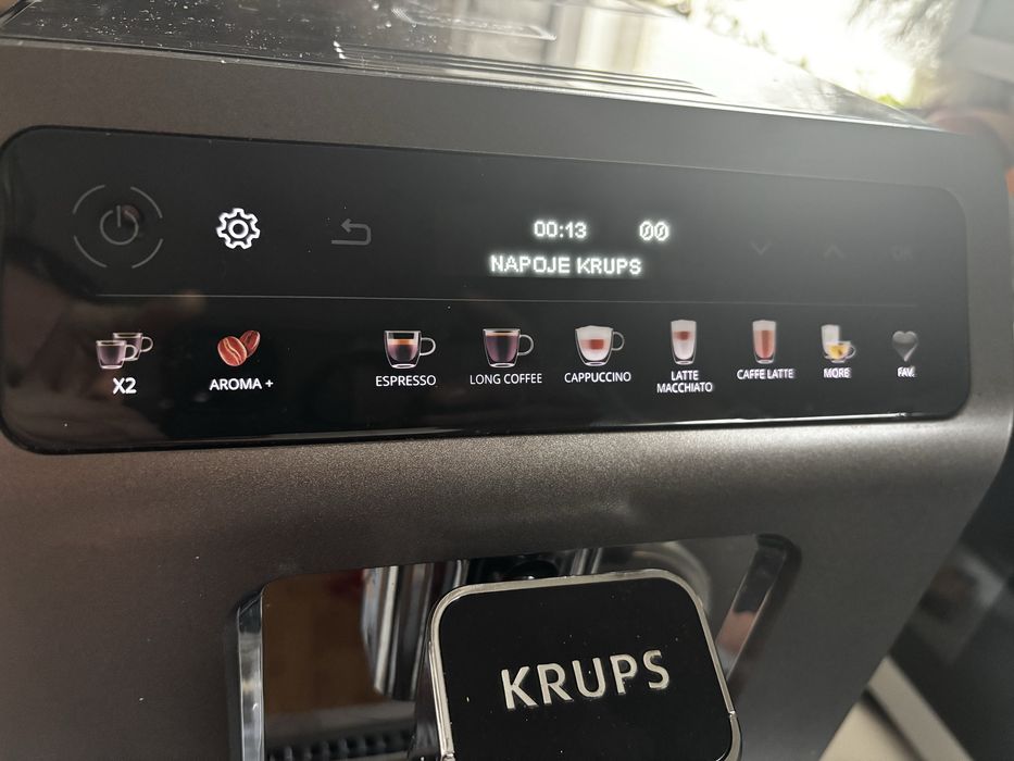 Krups EA895e10/70a - cisnieniowy ekspres automatyczny / kolorowy panel