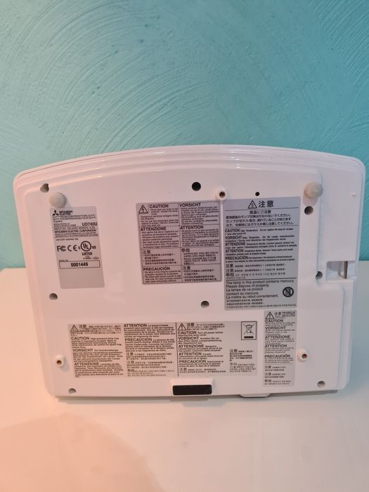 Projektor - Mitsubishi UD740U - Full HD, 3D