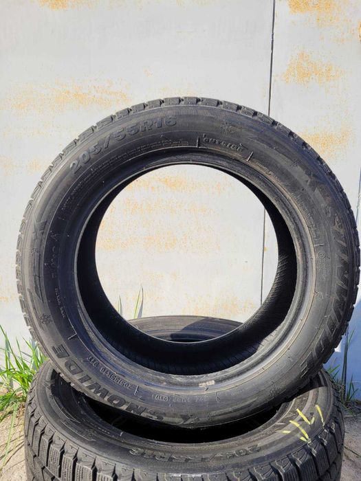Продам 4 зимові шини практично нові  відходили один сезон (5 тис. км).