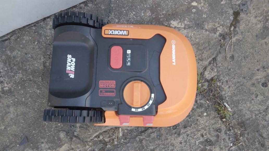 Robot koszący WORX WR141E kosiarka samojezdna Worx 500m²