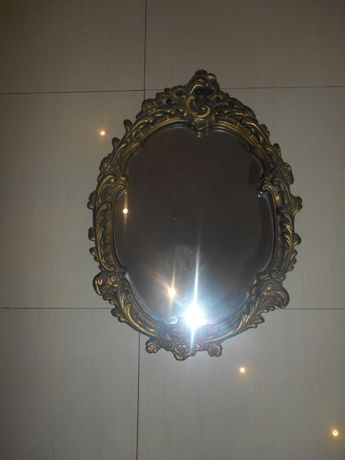 piekne stare lustro w stylu barokowym