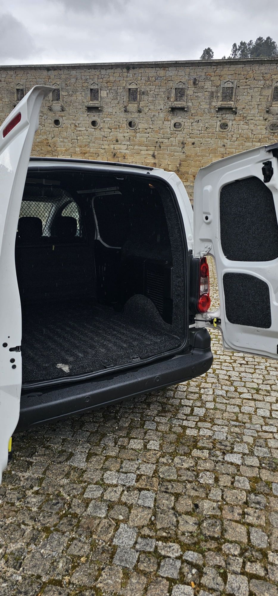 Citroen Berlingo 1.6 Hdi 120cv
2017 | 89000 km | 3 Lugares