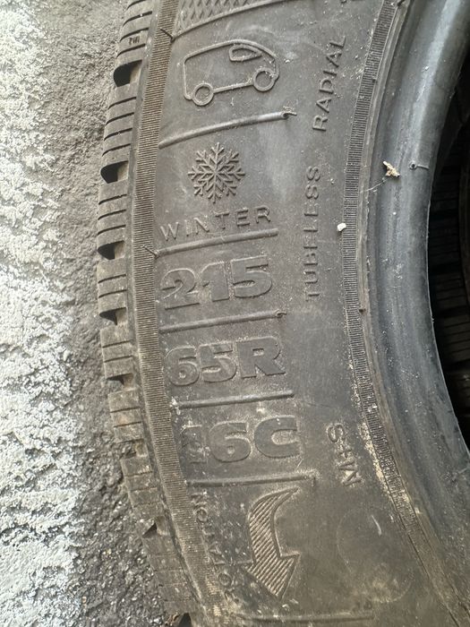Продам резину  215 65 R16c
