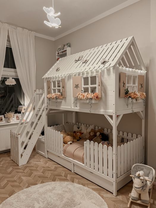 Bajkowe łóżko piętrowe domek
