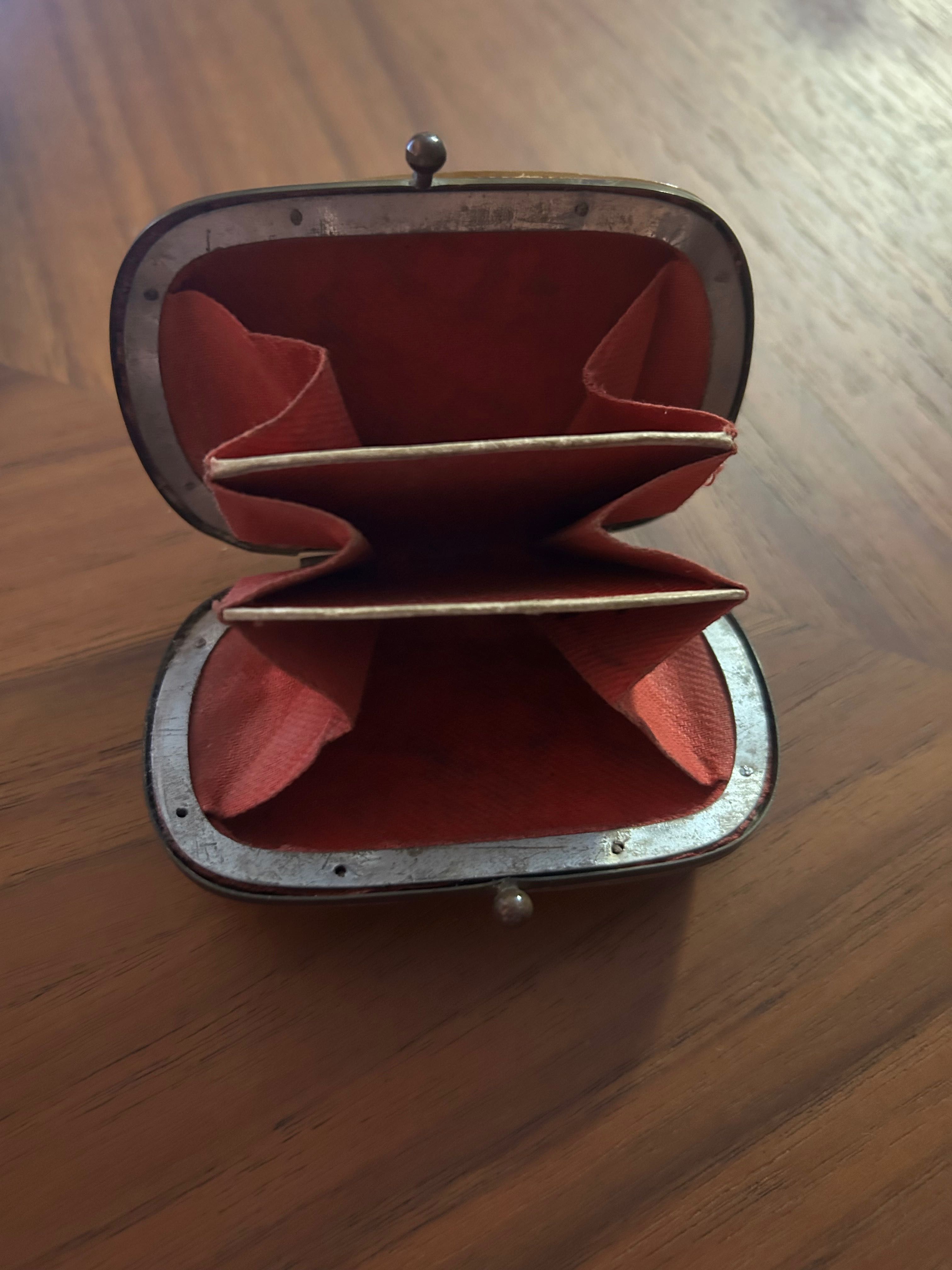 Porta moedas antigo em madre pérola