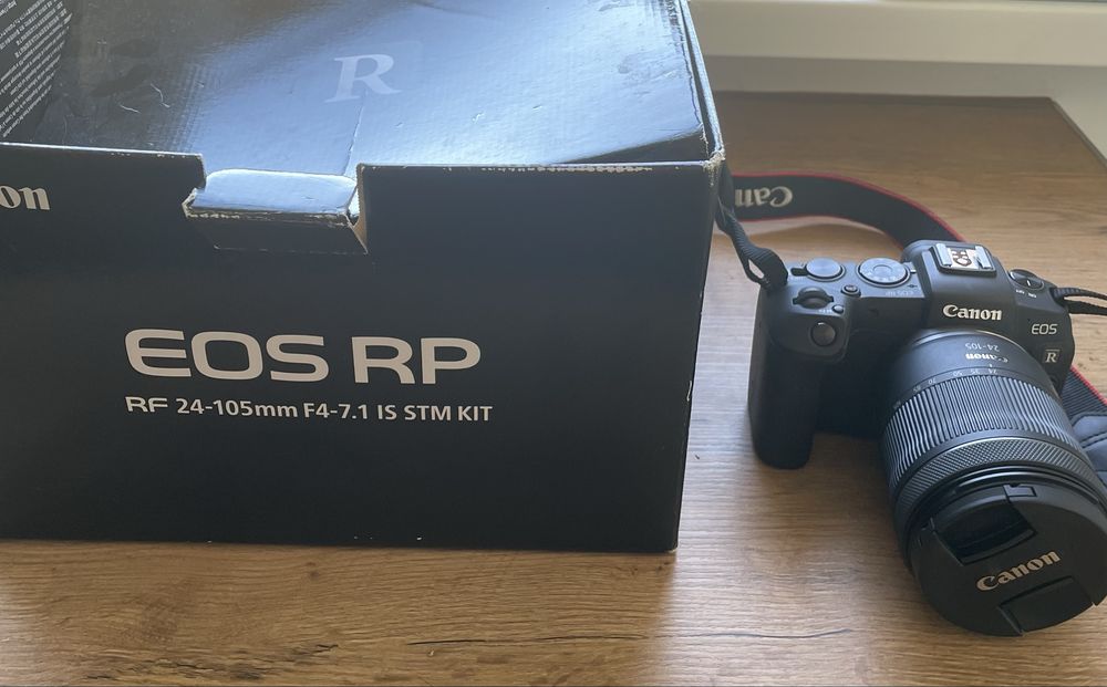 Canon EOS RP + RF 24-105 mm F4-7.1 IS STM
