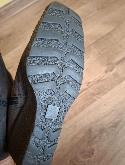 Brązowe czekoladowe botki na koturnie z futerkiem 38