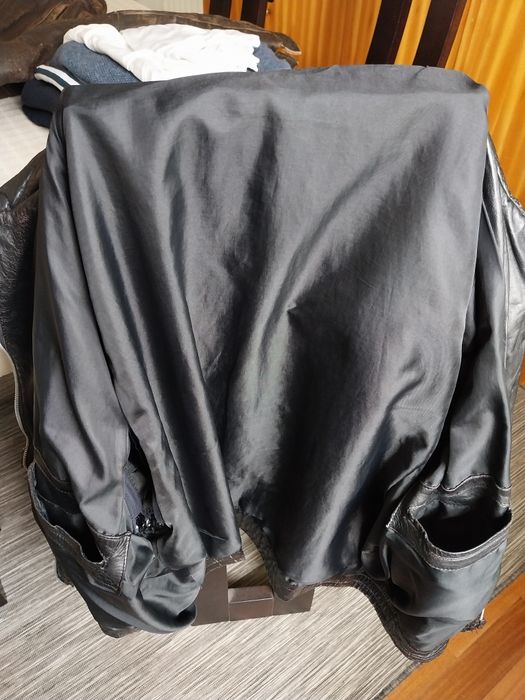 Casaco usado em couro preto