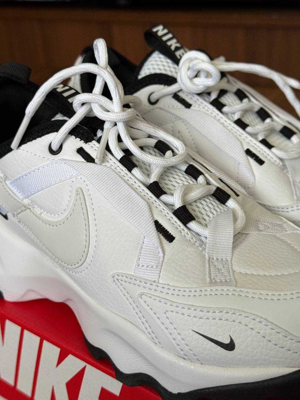 Кросівки Nike TC 7900 Нові !!!