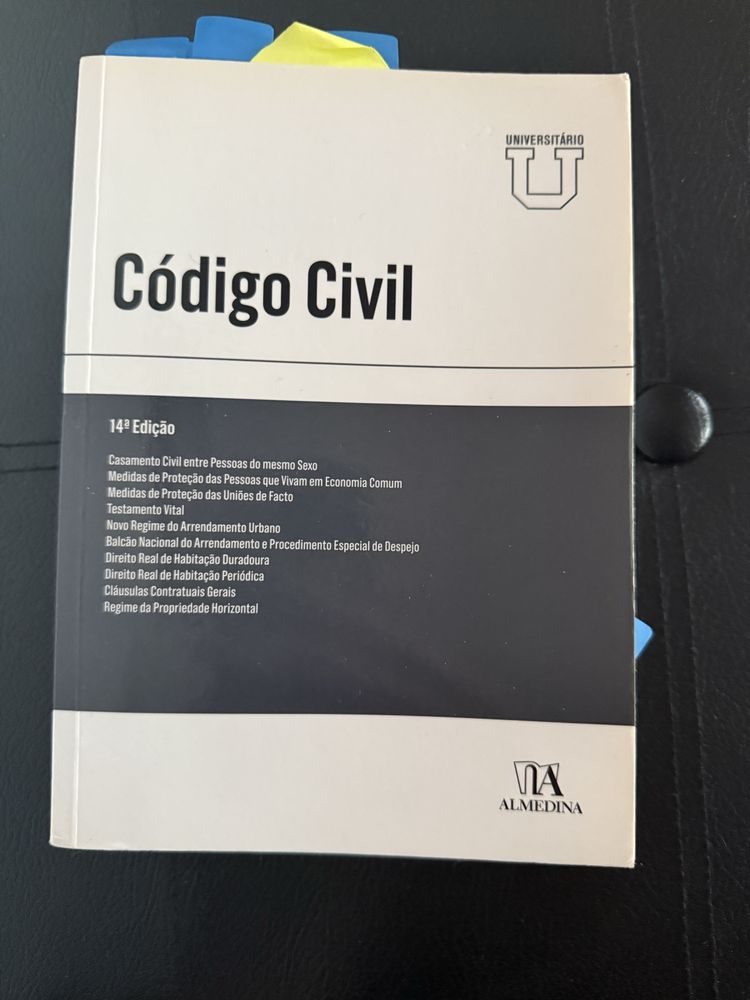 Livro de código civil + Constituição da República Portuguesa