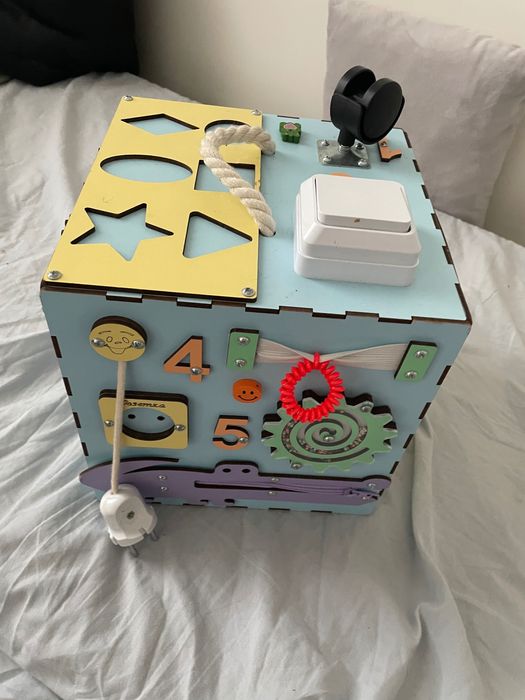 Бізікуб дитячий ,