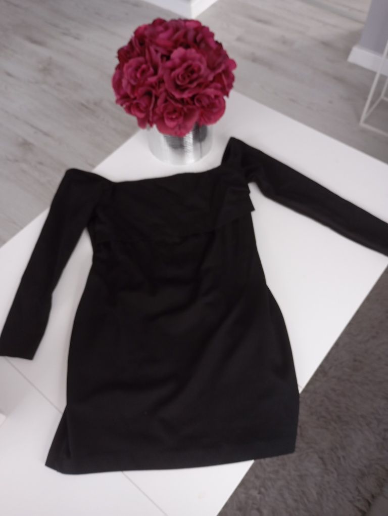 Czarna sukienka H&M M czarna odsłonięte ramiona