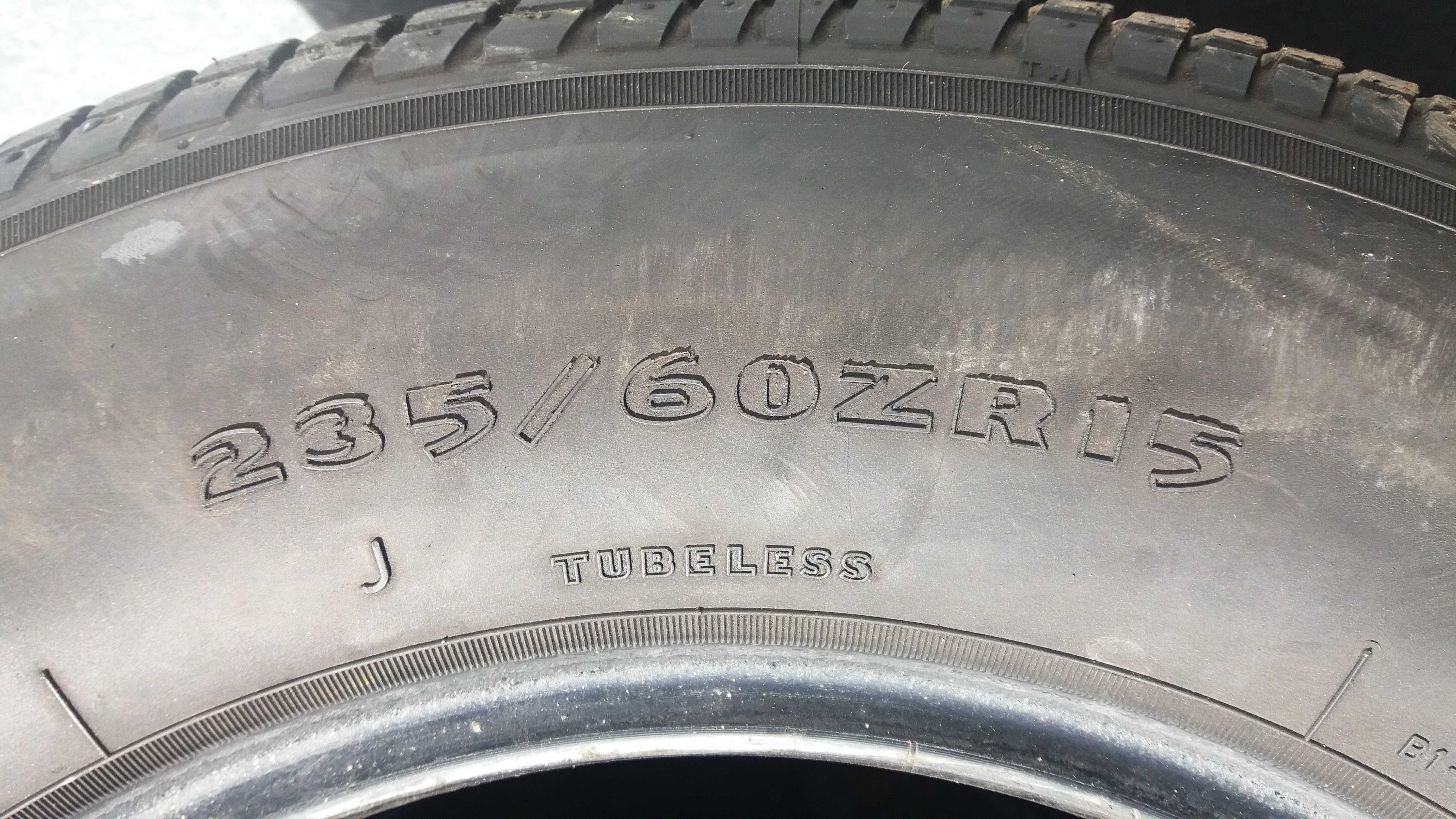 4 Pneus goodyear 235/60-15