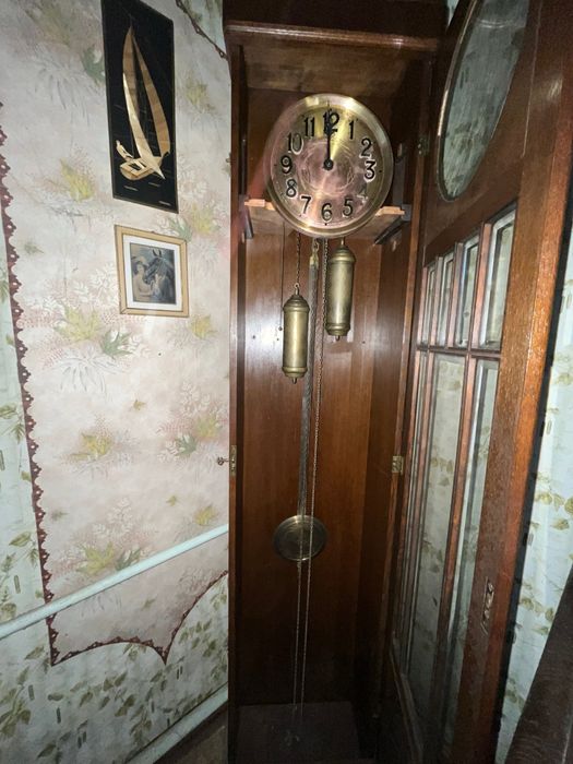 Продам антикварний підлоговий годинник