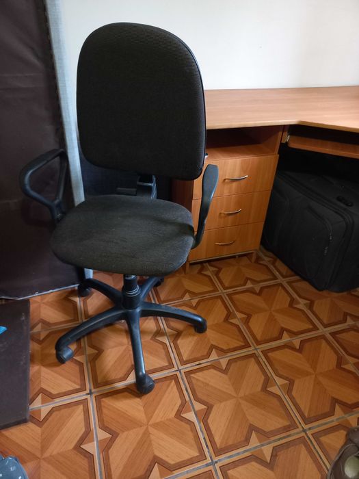 Стіл кутовий комп'ютерний з стільцем