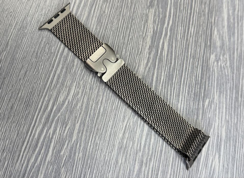 Milanese Loop / Apple Watch Ultra / Natural Titanium 44/45/46/49mm - L